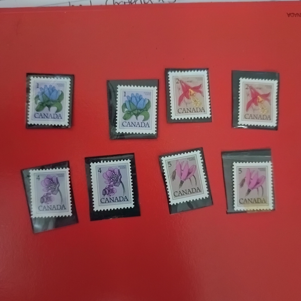 8 Mint stamp with hinge, Canada